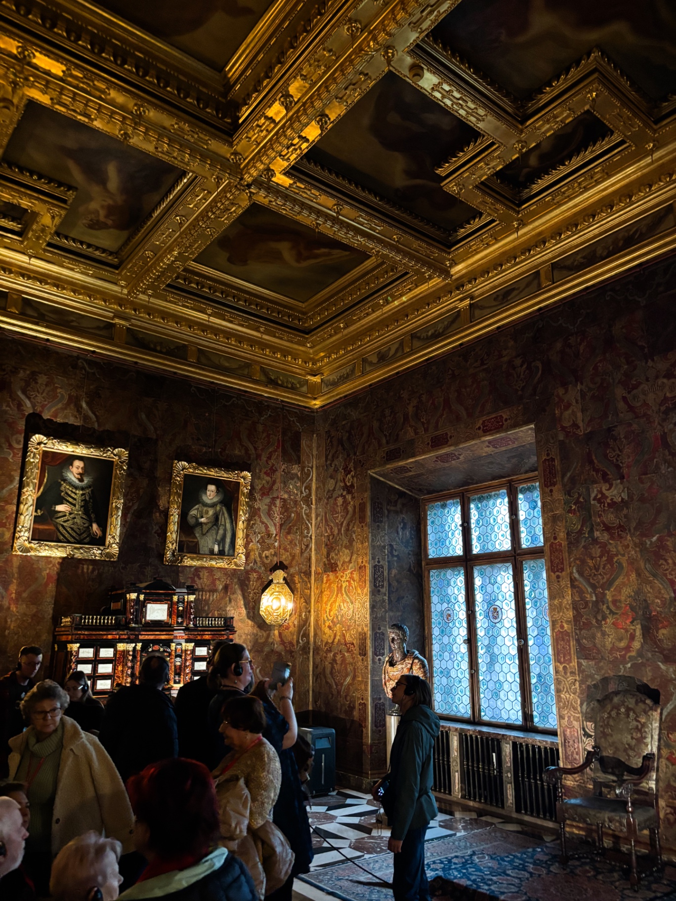 Plafond à caissons dorés et tapisseries des appartements royaux du Wawel
