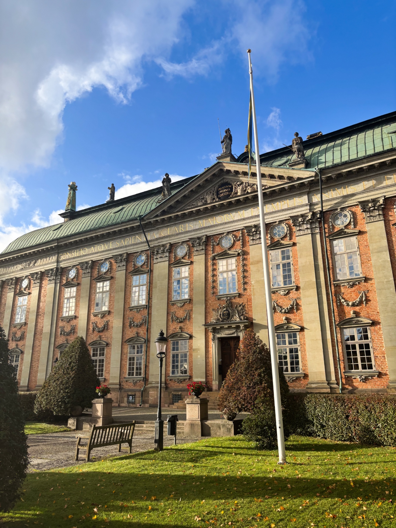 Façade baroque du Riddarhuset surmontée d’un toit de cuivre vert à Stockholm